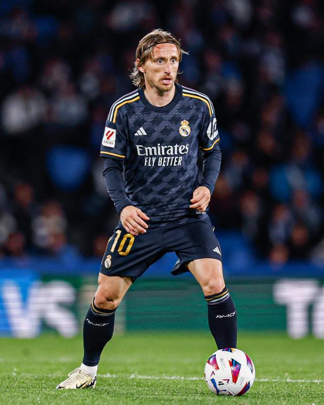 体育赛事-皇马大轮换小胜皇社接近夺冠，居莱尔成为最大惊喜