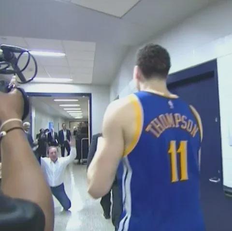 app下载-流弊！汤普森五场46中22！曝买断就联系湖人