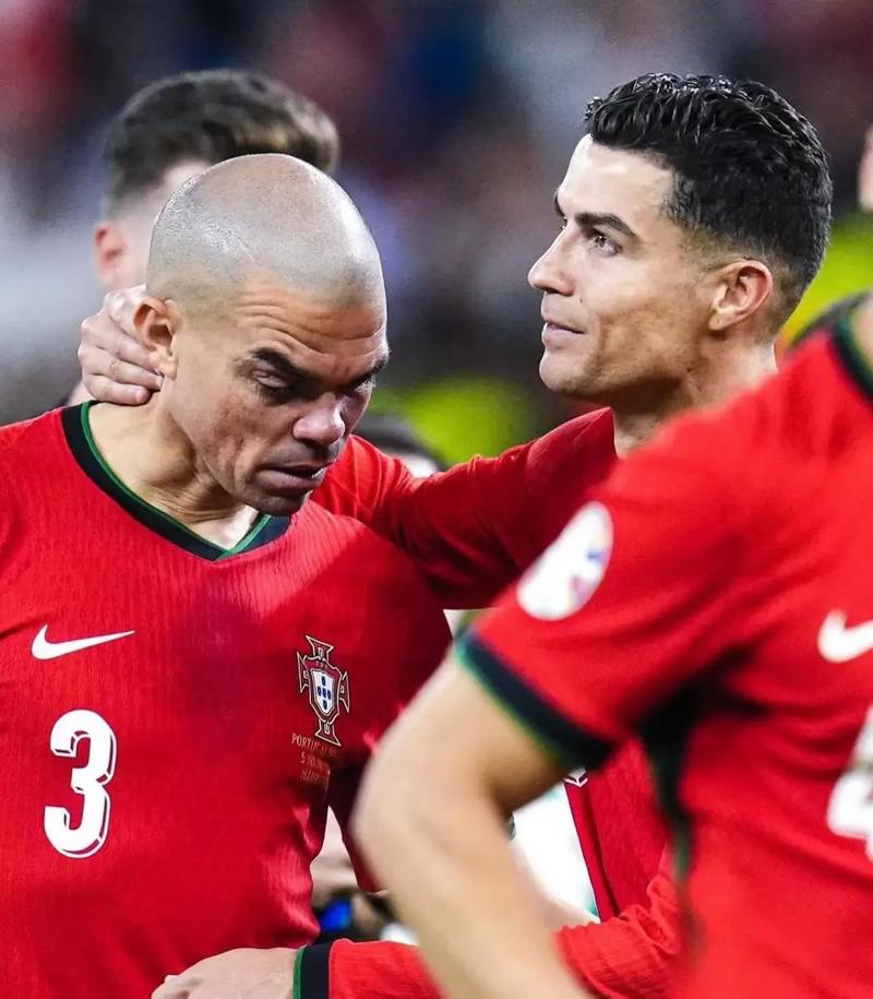 体育赛事-佩佩用C罗捆绑马拉多纳和贝利，来讨论世界杯！