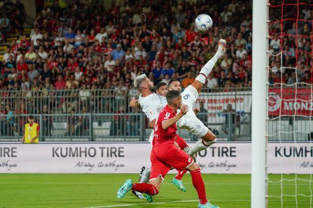 1691539136192019104.jpg 贝卢斯科尼杯,一项纪念曾经“红黑米兰”的另类德比