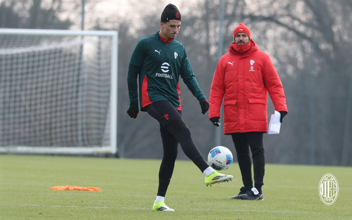 vip 注册地址-米兰未来队今日训练备战|AC米兰_新浪体育_新浪新闻