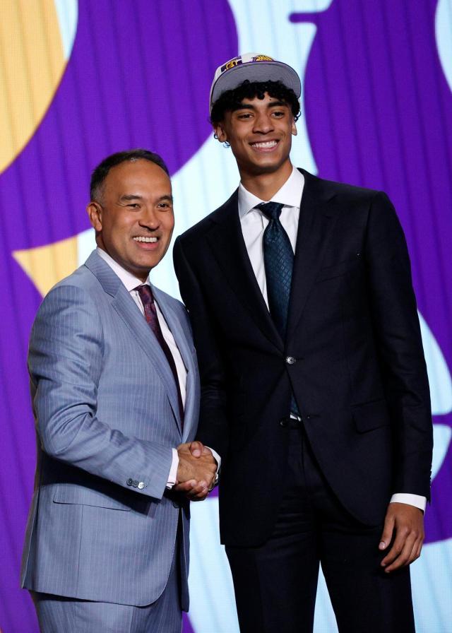 1656072942737018602.jpg 开云体育-湖人选秀日补进三位年轻人,可以看到他们的新方向