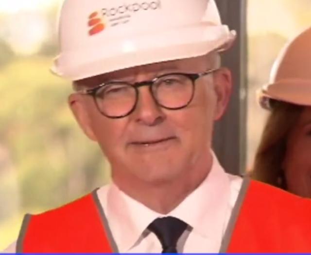 登录入口-赶上世界杯末班车 寒冬大清早疯狂庆祝的澳洲球迷