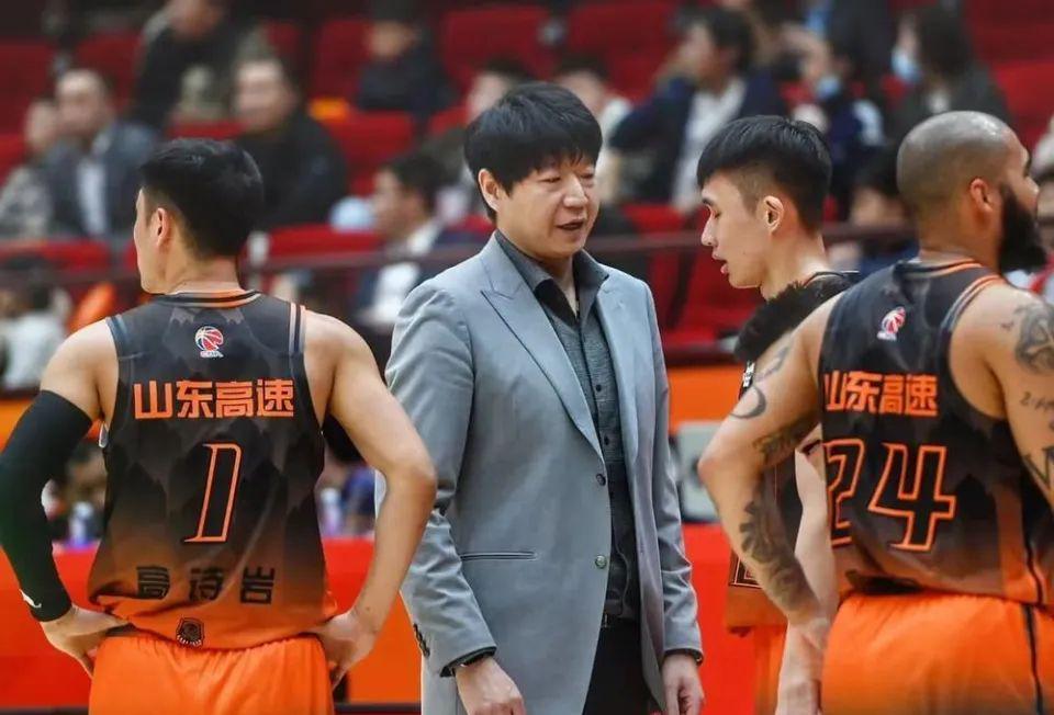 计划有变，准备夺冠？山东签NBA前雷霆新秀，球迷：这是个狠人